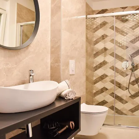 La Perla With Pool Daire