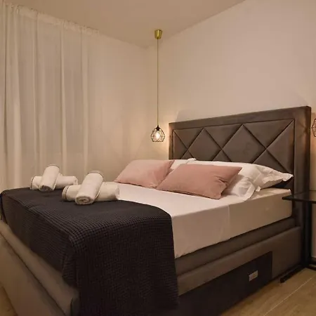 La Perla With Pool Daire