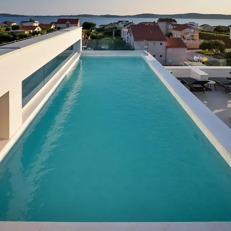 La Perla With Pool *