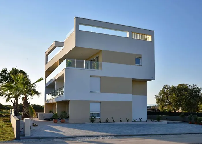 Lägenhet La Perla With Pool Bibinje