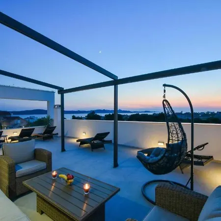 La Perla With Pool Apartment *