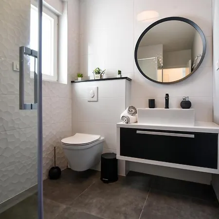 La Perla With Pool Apartment Bibinje