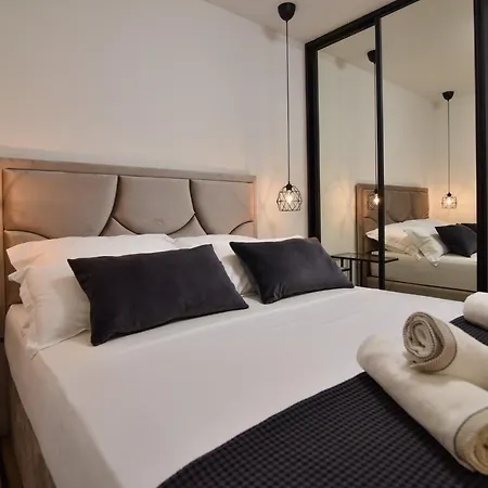 Apartment La Perla With Pool *