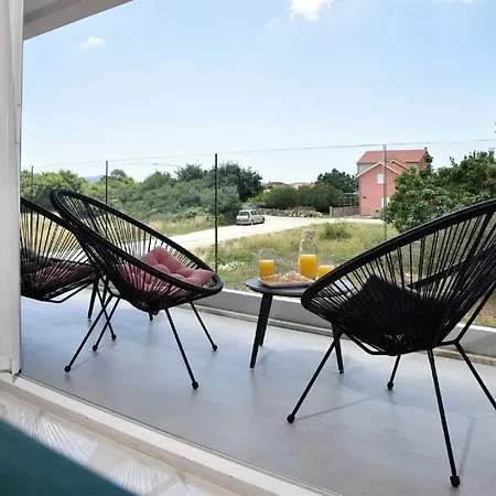 Apartment La Perla With Pool *