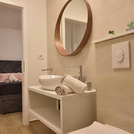 Apartment La Perla With Pool *