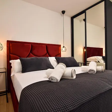 Apartment La Perla With Pool *