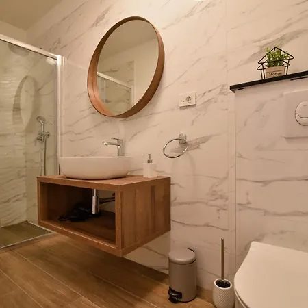 Apartment La Perla With Pool *