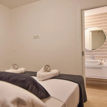 Apartment La Perla With Pool