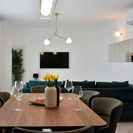 Apartment La Perla With Pool *