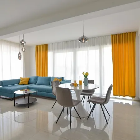 La Perla With Pool Apartment *