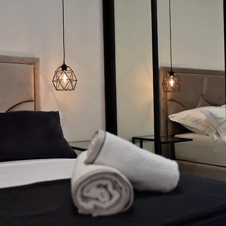 La Perla With Pool Appartement *