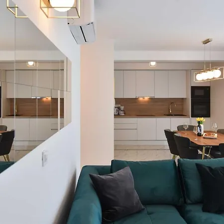 La Perla With Pool Apartment