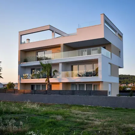 La Perla With Pool *