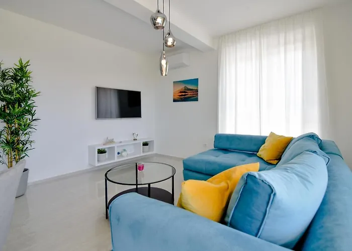 Apartman La Perla With Pool